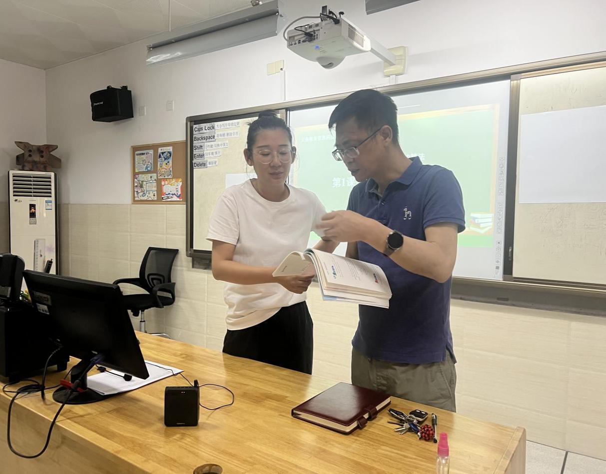 【大爱青秀 教学】课堂展风采,教研促成长 ——记青秀城小学信息校本研修活动_html_6f736ede.jpg