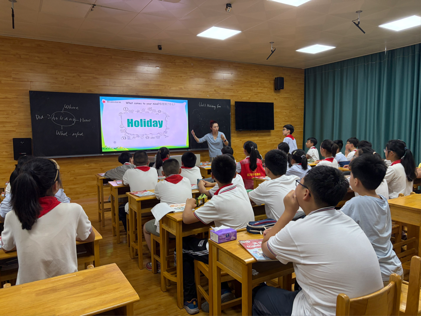 【大爱青秀·教学】专业引领促成长,研课赋能共提升 ——栖霞区研训员莅临青秀城小学指导英语教学