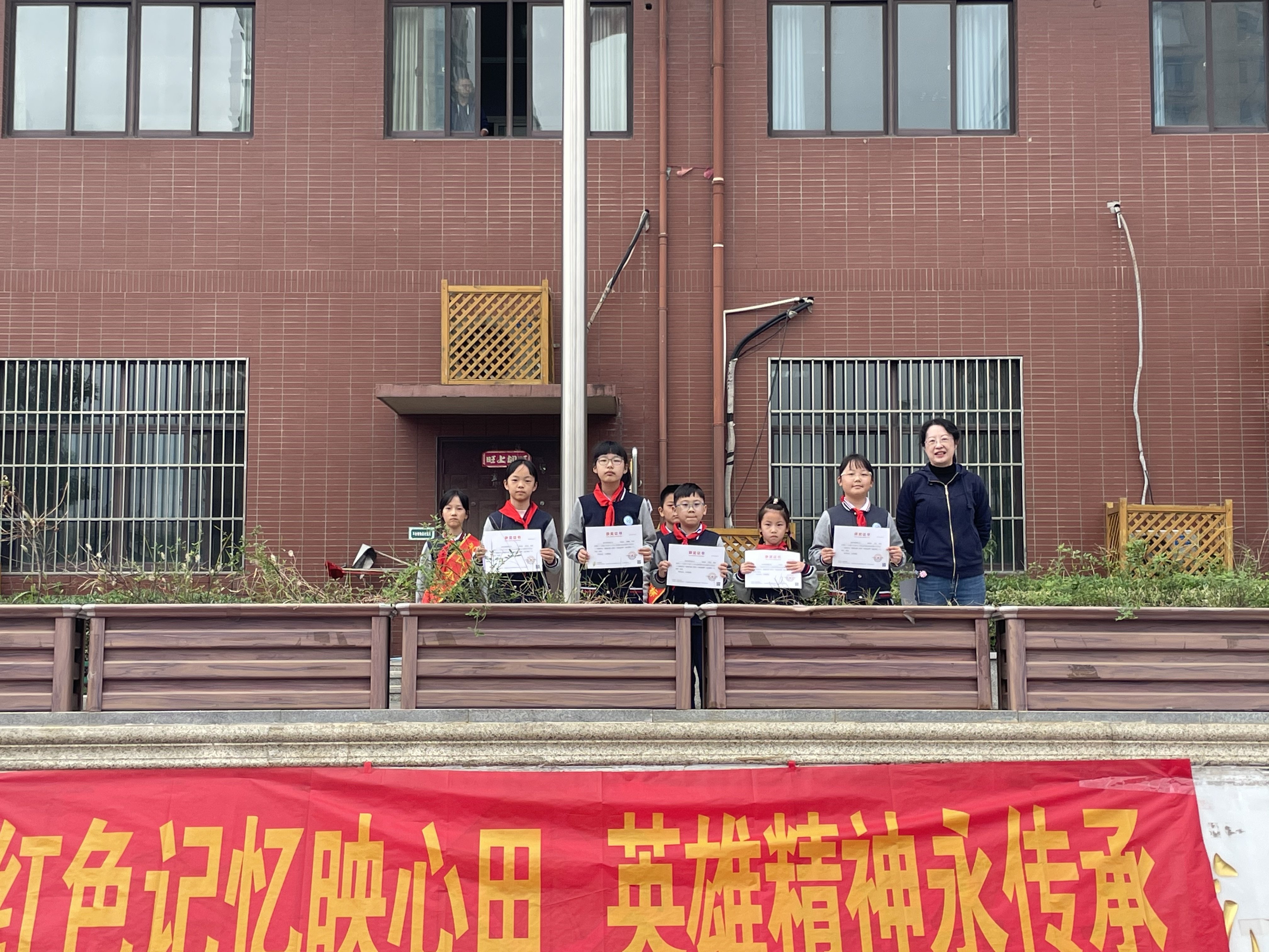 2024.10.21顾璎-五4升旗仪式新闻稿doc_html_m75f52fb1.jpg