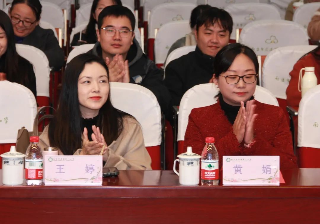 2024.12.5【大爱青秀&middot;德育】名师工作室︳聚焦导师胜任力 助推同伴润心行——栖霞区周宏亮德育名师工作室送教花港一小活动_html_m3abcd889.jpg