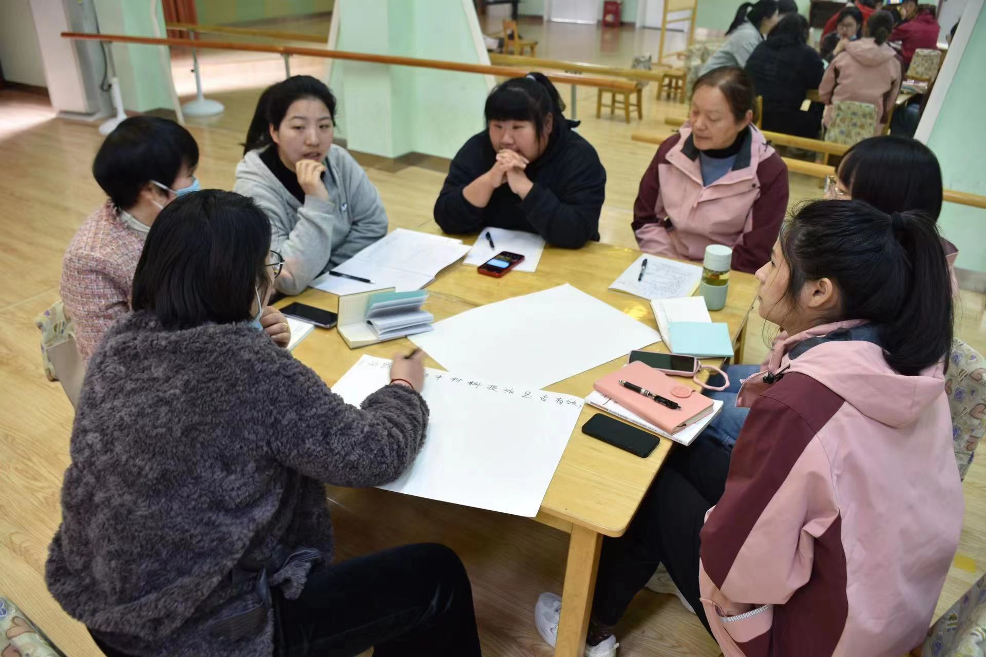 聚焦核心经验，领略数学魅力 ——记龙潭幼儿园数学领域教研活动