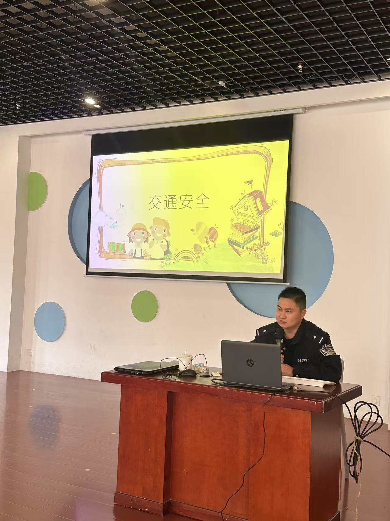 【乐活龙幼·安全第一】法治进校园，安全助成长 ——记龙潭幼儿园龙景园开展法治副校长进校园活动