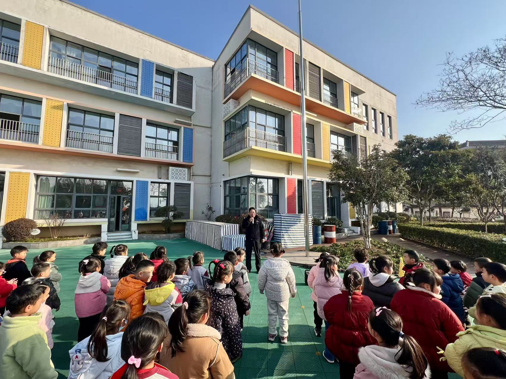 【乐活龙幼·安全第一】普及安全知识，强化防范意识——长江分园2025年春季开学安全教育活动报道