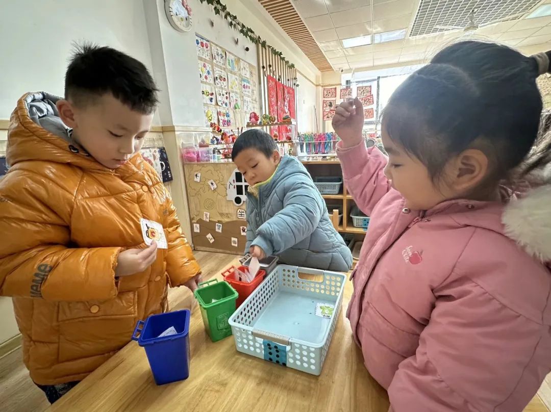 【乐活龙幼•安全第一】环保意识 从小抓起——记龙潭幼儿园垃圾分类宣传活动