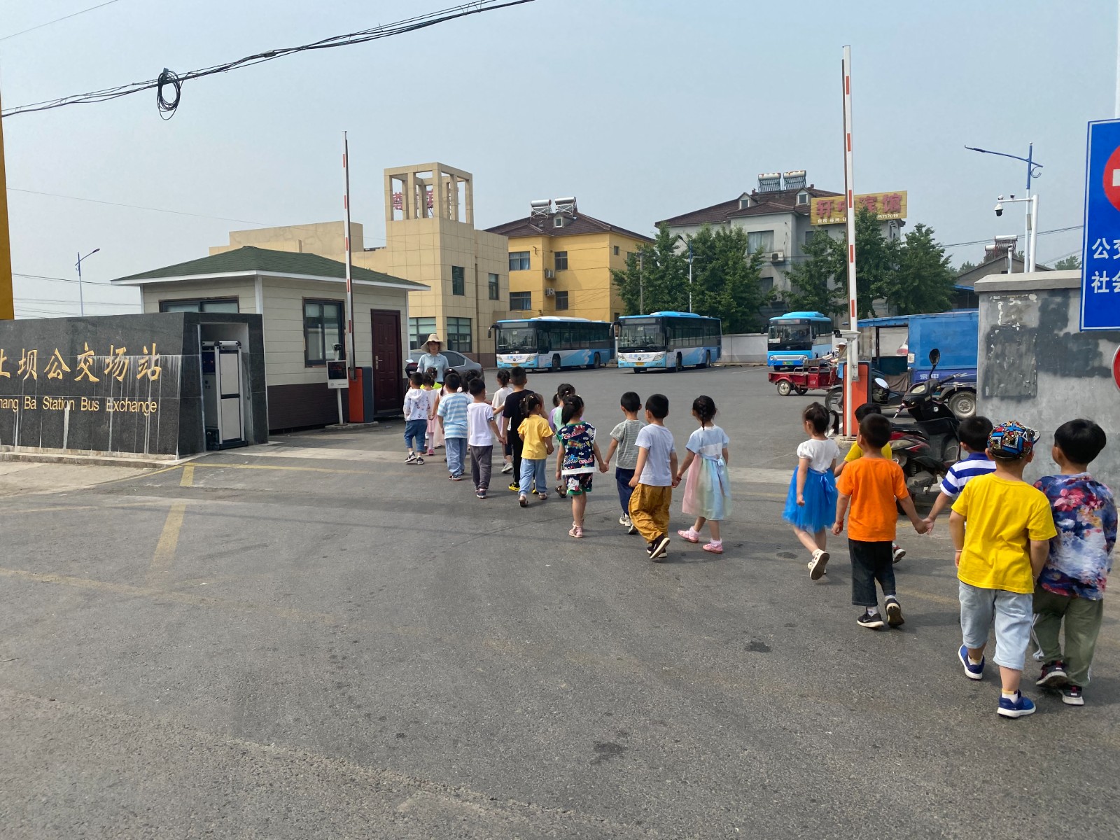 【乐活龙幼】走进车站，快乐体验——记龙潭幼儿园长江分园中班年级组参观车站社区活动