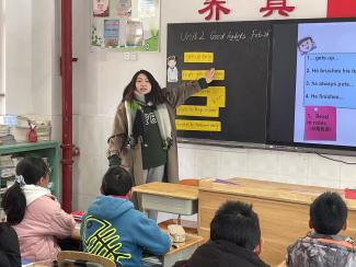 坚持党建引领，共促教师发展_html_m1ae29f3b.jpg