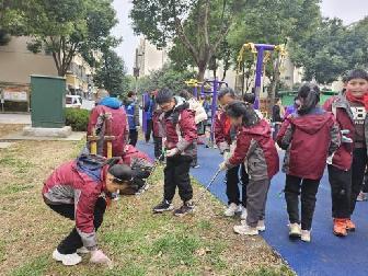20250305小小雷锋在行动，清洁家园暖人心（周悦写）_html_m420f4a3f.jpg