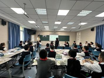 20240418金永芹童学课堂报道_html_m72bbd26f.jpg