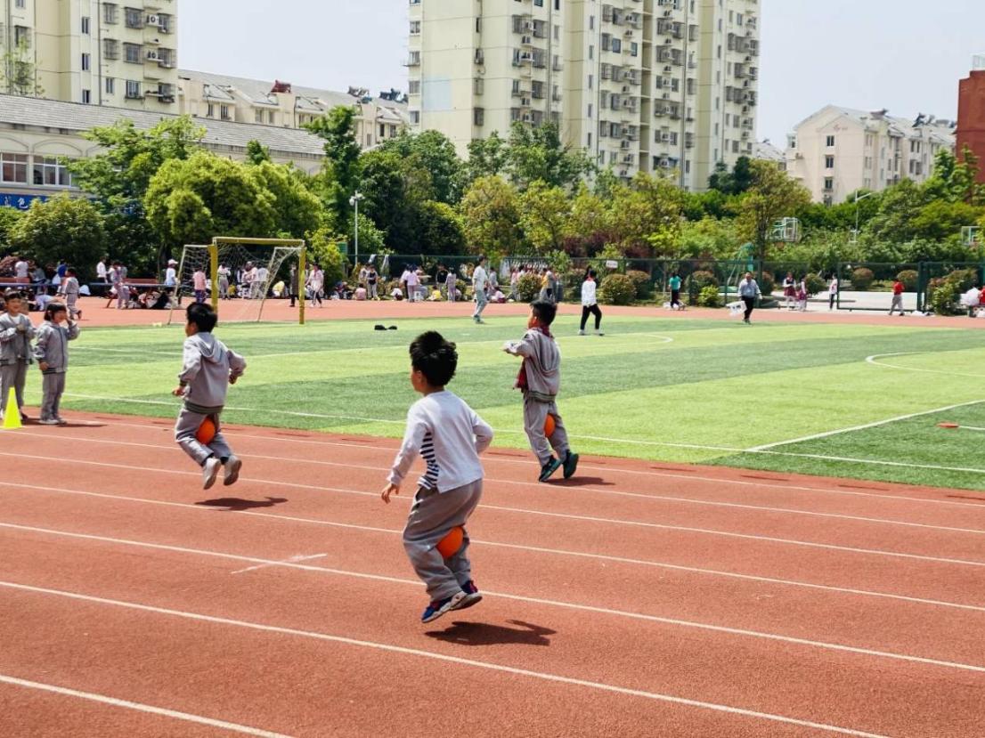 悦动童心，乐享童年2021南湾营小学春季运动会新闻稿_html_m7590466e.jpg