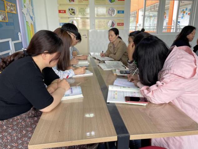20220427数学组校本教研报道_html_m2613974d.jpg