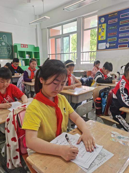 汉字大王擂台赛报道_html_2d4c290f.jpg