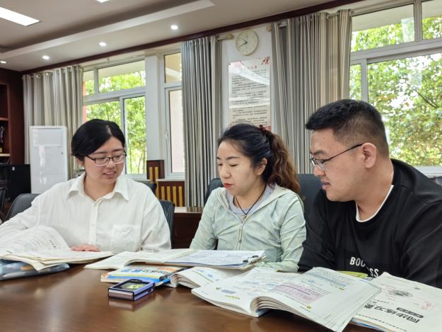 20250409数学校本教研报道_html_m7069a49c.jpg