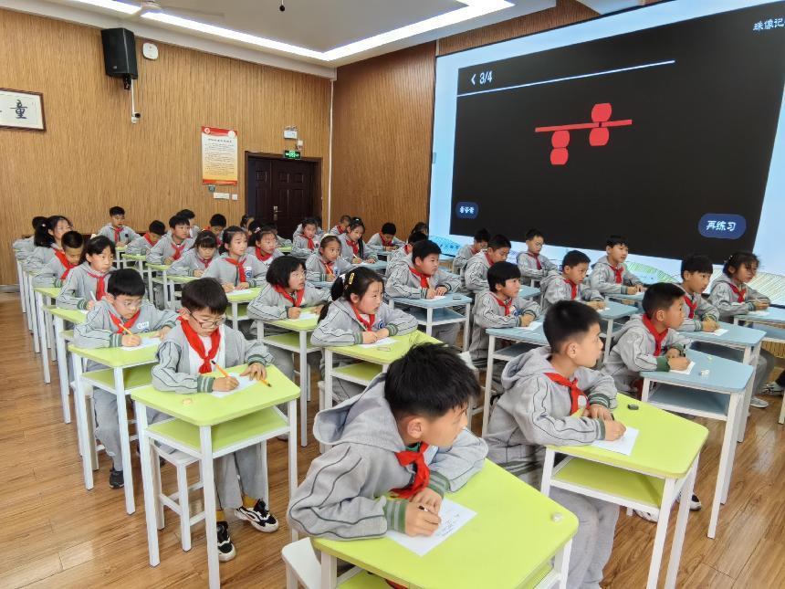20250407三年级珠译数报道邱仁写_html_458ab184.jpg