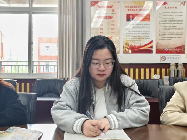 20250409王莉君英语组校本研修报道_html_284d5261.jpg