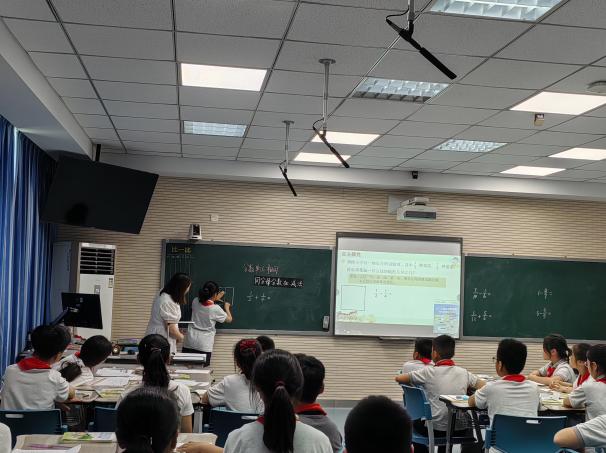 20240522黄娴童学课堂报道_html_56ea20c4.jpg