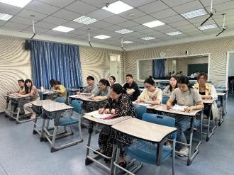 20240529数学校本研修报道_html_585723f1.jpg