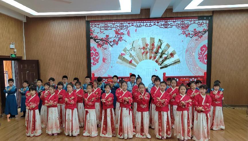 品汉字文化 演汉字之美_html_6320c7d9.jpg
