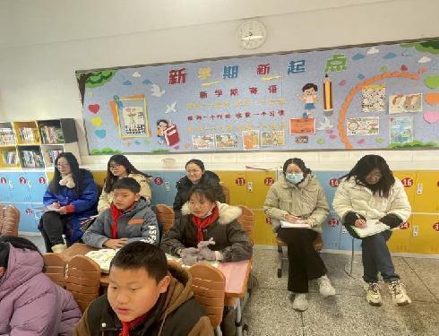 20231222王莉君英语组童学课堂报道_html_30ca5269.jpg