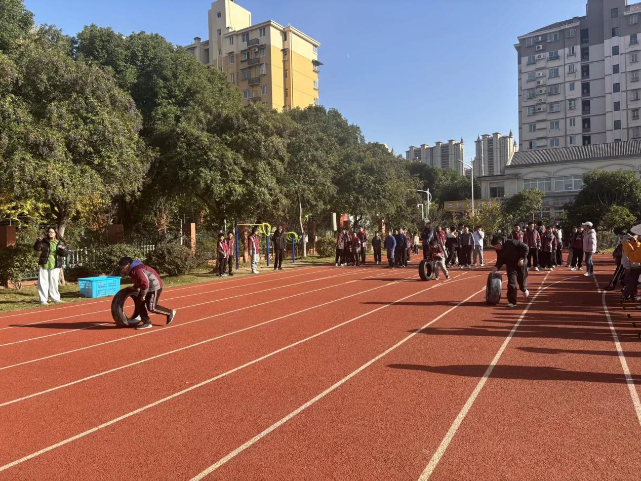 11.28运动会报道_html_4213e05f.jpg