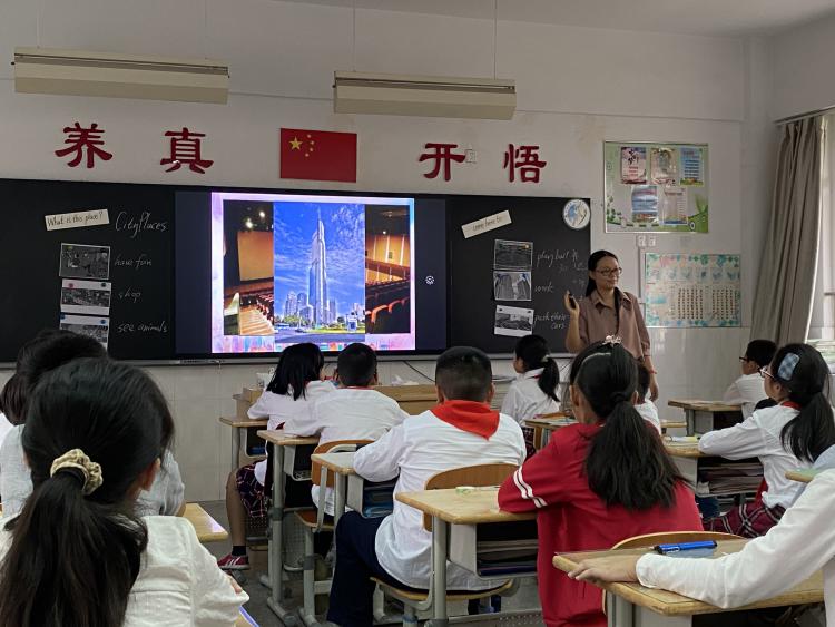骨干教师展示课通讯报道_html_6c734c3c.jpg