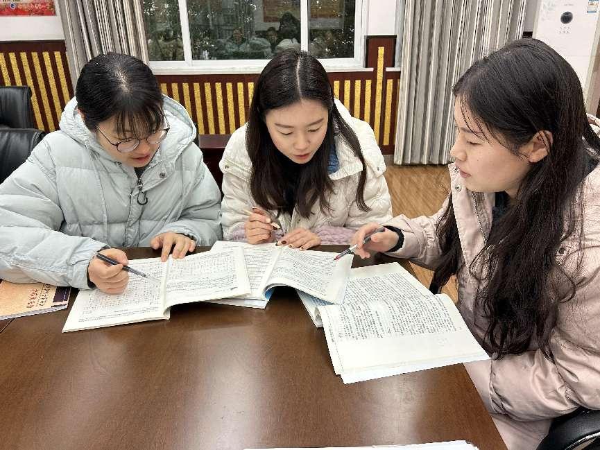 综合组集体教研_html_m30dac5ea.jpg