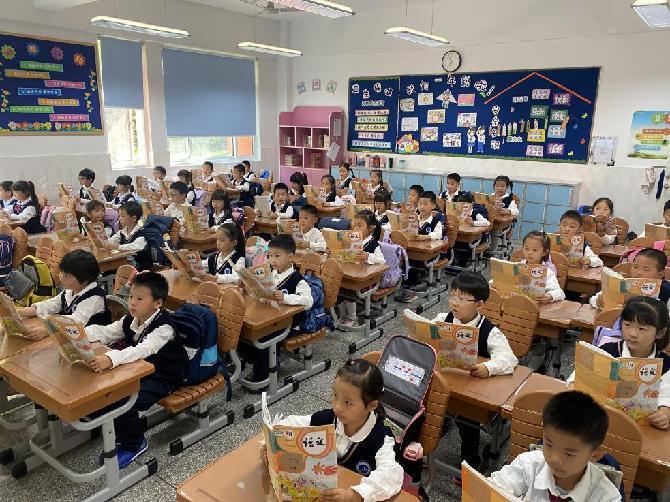 20231019诵经典美文 感文字魅力——南湾营小学第十二届“i悦读”读书节系列活动报道_html_m65e2aaf1.jpg