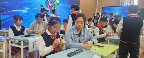 20250523魔幻数学节校级魔方比赛活动报道（李嘉靓写）_html_581680dd.jpg