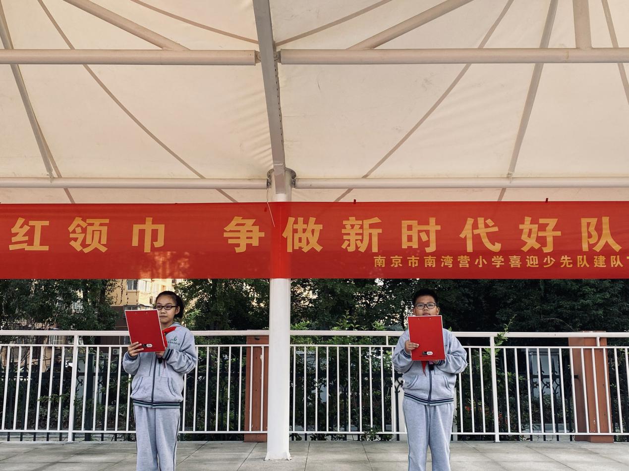 升旗仪式新闻稿_html_3403777d.jpg