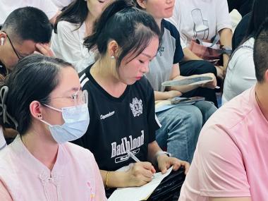 20240901一年级家长会报道_html_730fe512.jpg