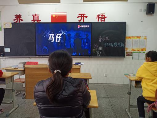 青春正步走    法治伴我行_html_mbeaeeb9.jpg