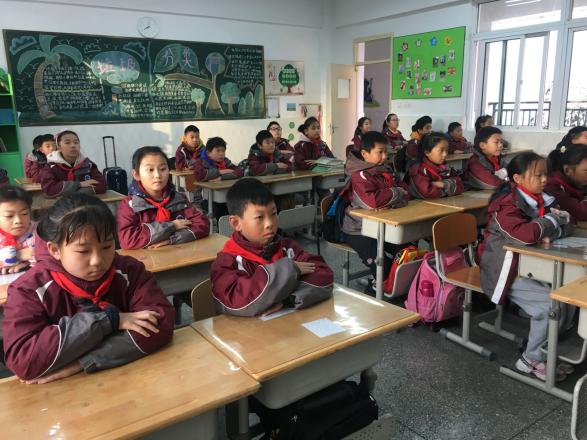 升旗仪式新闻稿_html_m24dc071e.jpg