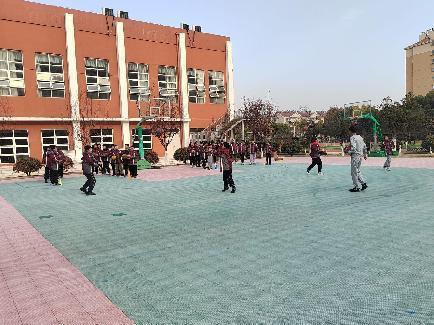 篮球行进间胸前传接球_html_mc4a6862.jpg