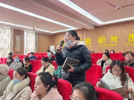 2023127《家庭悦读屋，构建和谐亲子关系》的讲座报道_html_477387a8.jpg