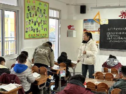 20231205六年级数学组循环听课活动报道_html_24ced1b6.jpg