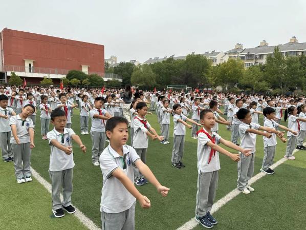 建队日新闻稿_html_70ee1f.jpg