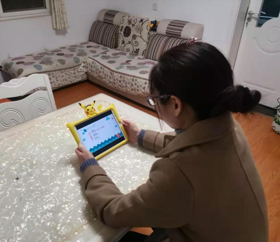隔屏不隔爱，家校共前行-王莉君_html_1d0cae37.jpg