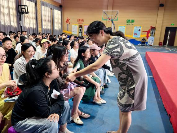 20250824讲师进校园主题活动新闻稿_html_m18cc9749.jpg