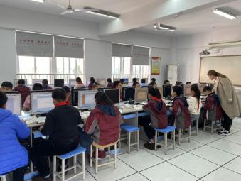 暖暖开学季 牛年冲冲冲——记南京市南湾营小学开学第一天_html_49193cd9.jpg