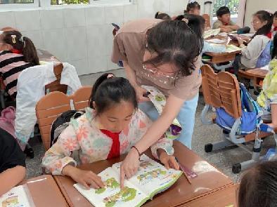 20230519王莉君英语组童学课堂报道_html_m265cd033.jpg