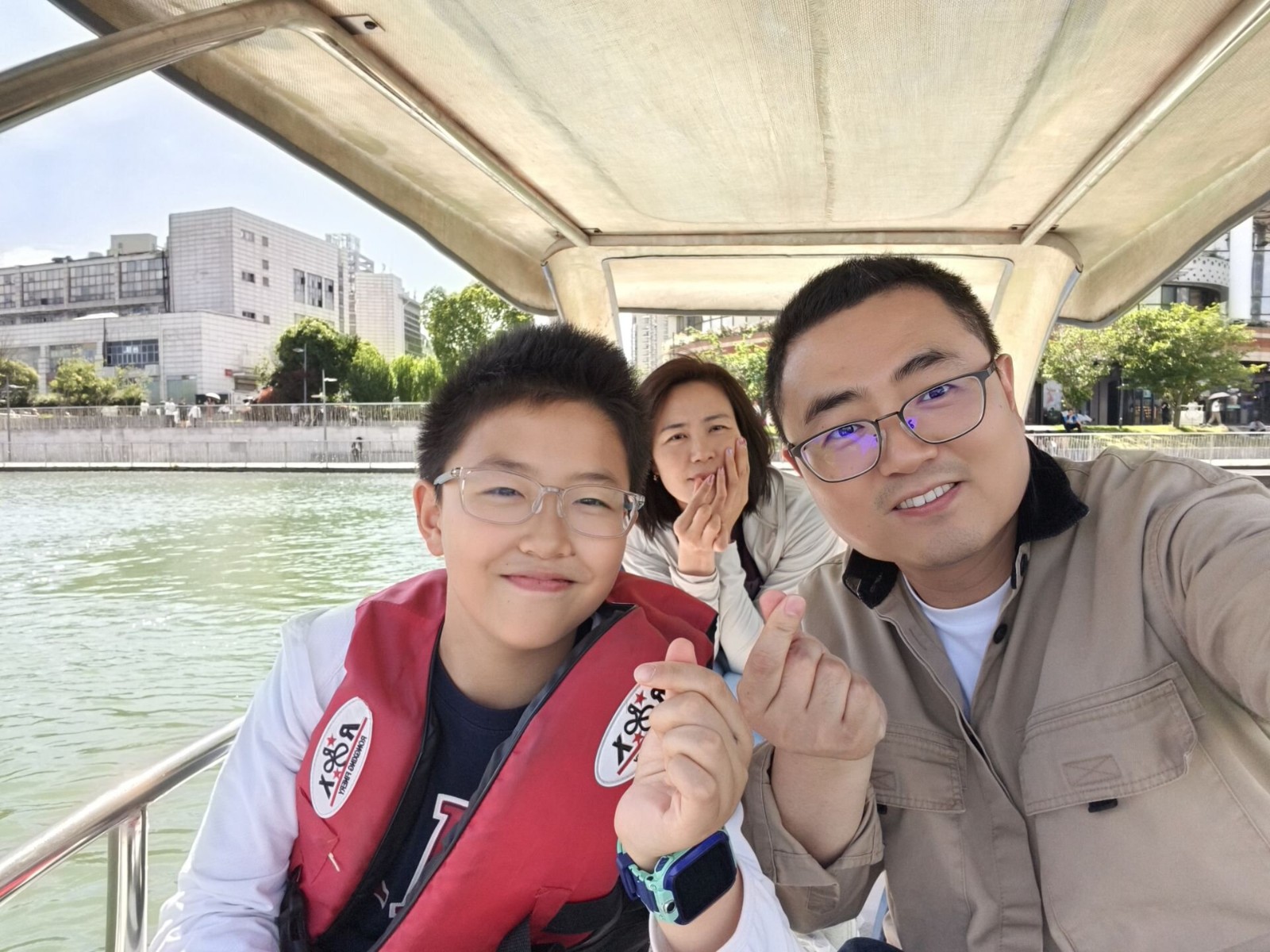 【绿色华中·至美德育】家校共育花开时——看仙外华中家长如何书写“成长陪伴指南”