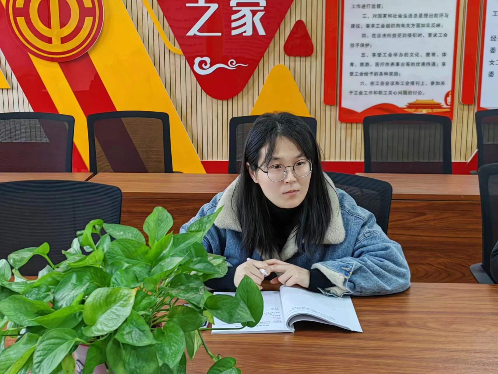 3月支委会新闻_html_m3c096313.jpg