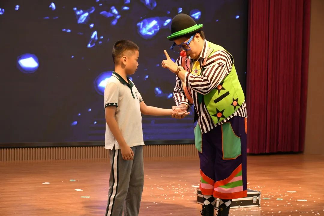 为保障学生们的生命安全_html_355f9d24.jpg