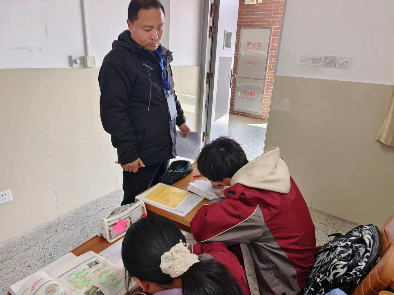 规范仪容仪表，树立校园新风_html_57588453.jpg