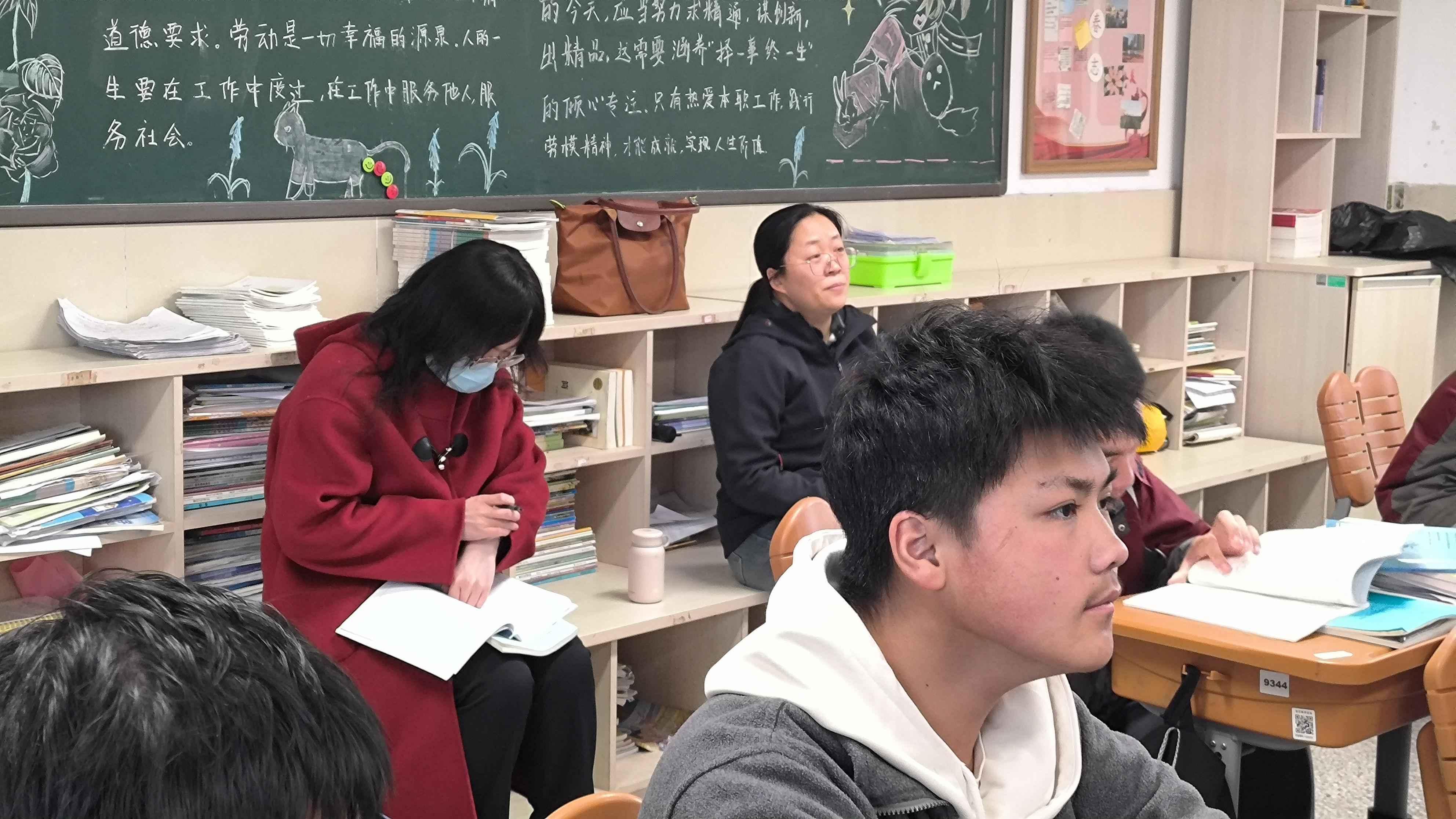 【臻美金龙】教学视导赋新能 把脉课堂助提升——区教师发展中心来我校视导_html_b5f8f0b.jpg