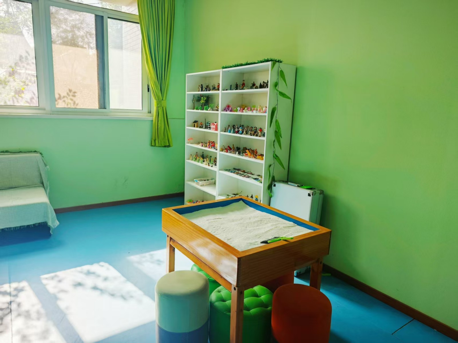 【臻美金龙】 沙盘“润”心田，秋日“心”体验 ——金中仙林（龙潭校区）开展秋季心理关怀活动活动