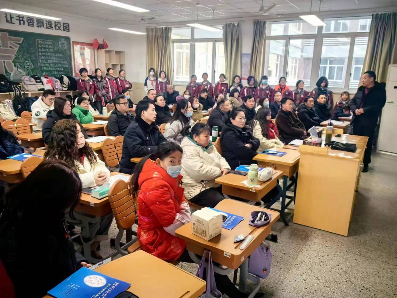 我校召开寒假前家长学校培训会 新闻稿_html_m414e5eb9.jpg