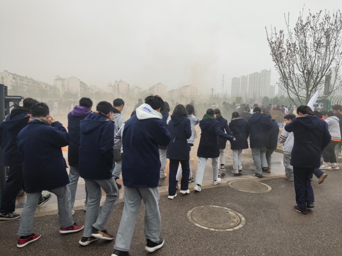 安全第一防震演练_html_3d767ea2.jpg