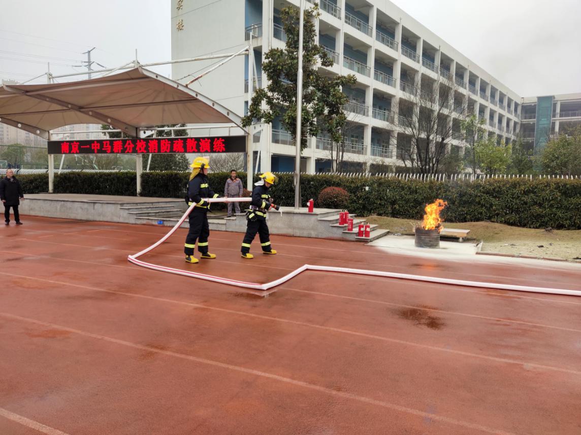 安全第一防震演练_html_19ef41ba.jpg