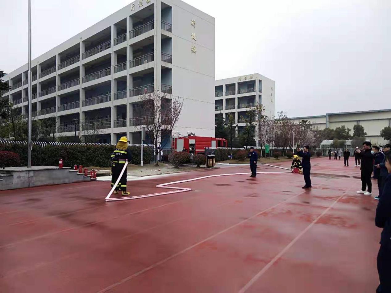 南京一中马群分校开展国家安全教育日宣传教育系列活动_html_736c7cb8.jpg