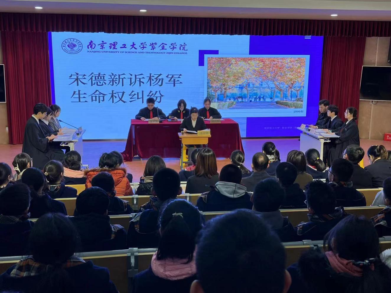 模拟法庭直通车  普法宣传进校园_html_5e87446d.jpg